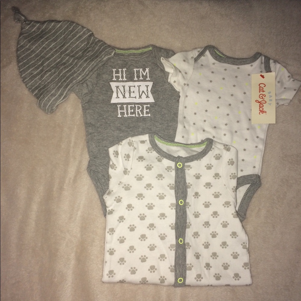 Newborn baby clothing lot